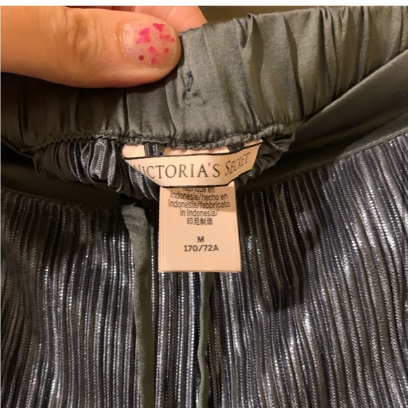 NWOT VICTORIA'S SECRET shimmer lounge shorts - Picture 4 of 5